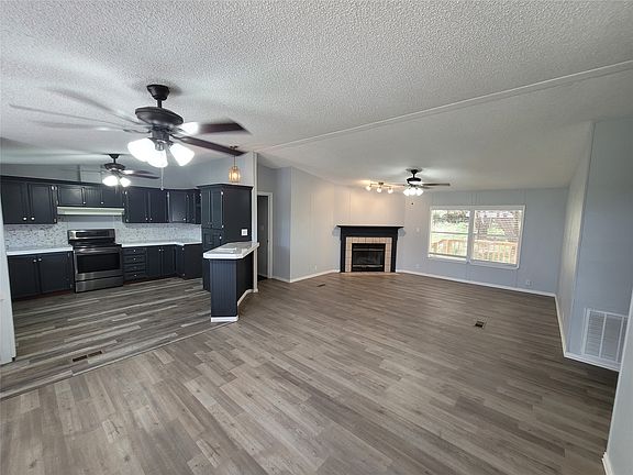 3rd image of 902 Devils River Dr