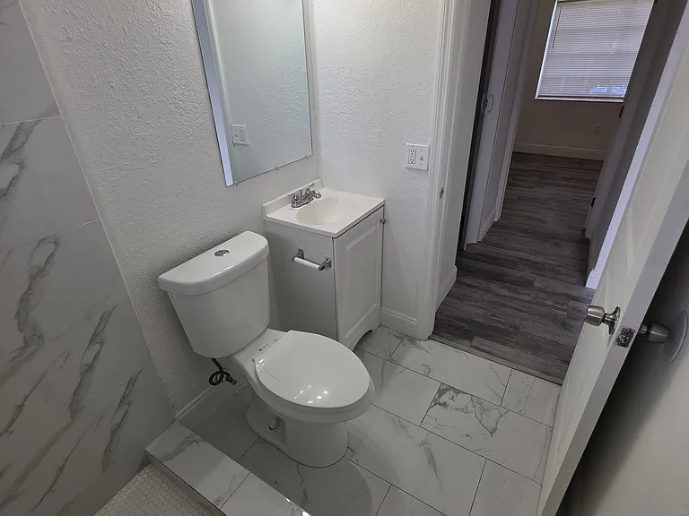 5511 SW 20th St #2 — Photo 4