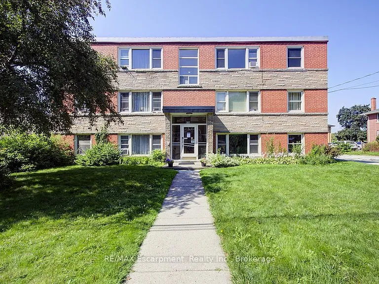 830 Robinson St #102 — Photo 2
