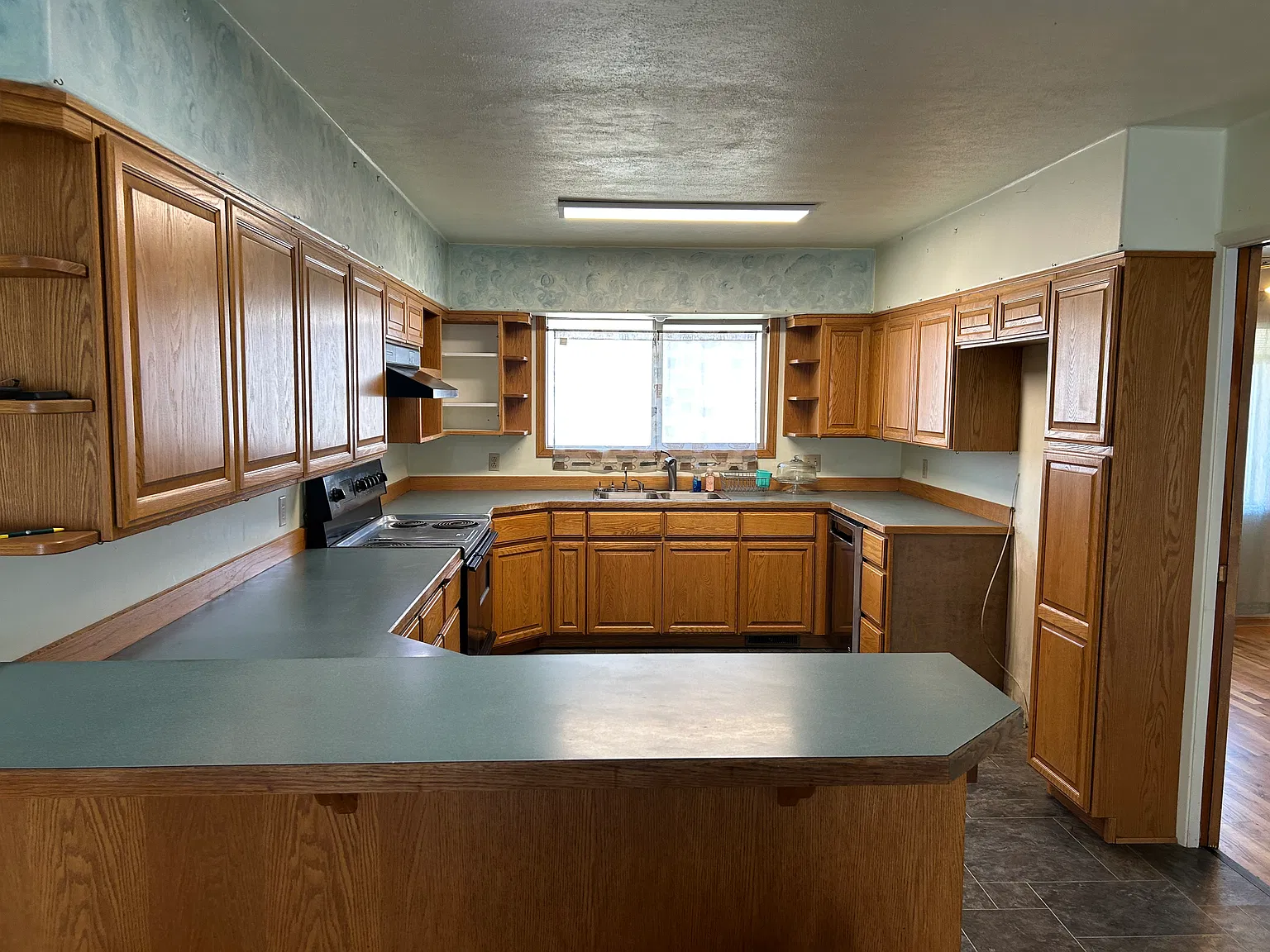 3 bed, 1808 sqft, $2,500 — Photo 4