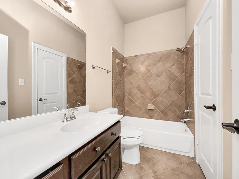 1715 Gladden Way — Photo 15