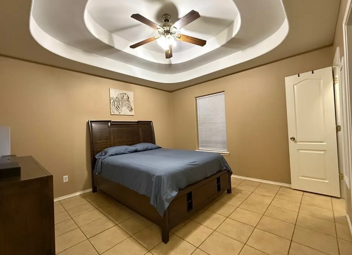 2 bed, 1000 sqft, $875 — Photo 2