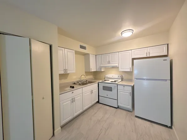 2623 E Greenway Rd, Phoenix, AZ