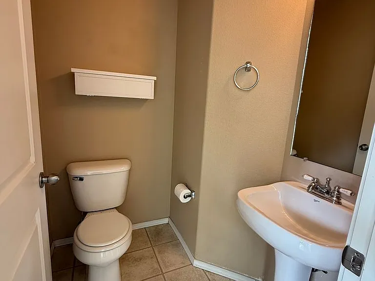 1296 SW Mill Pond Pl #300 — Photo 3