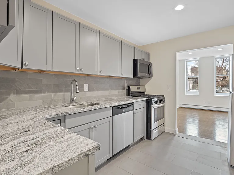 153 Christopher Columbus Dr #2R — Photo 1