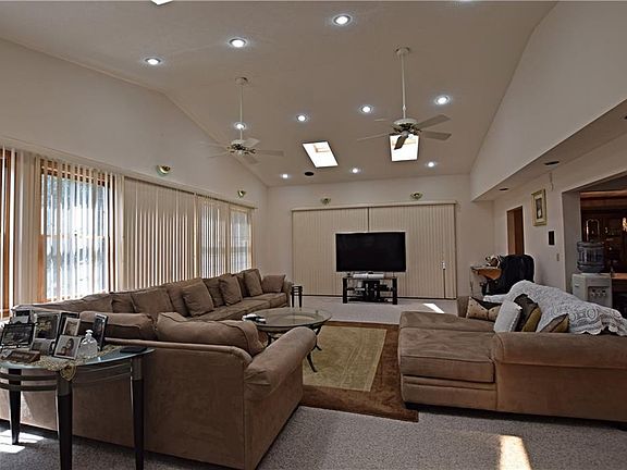 4th image of 457 Aintree Dr