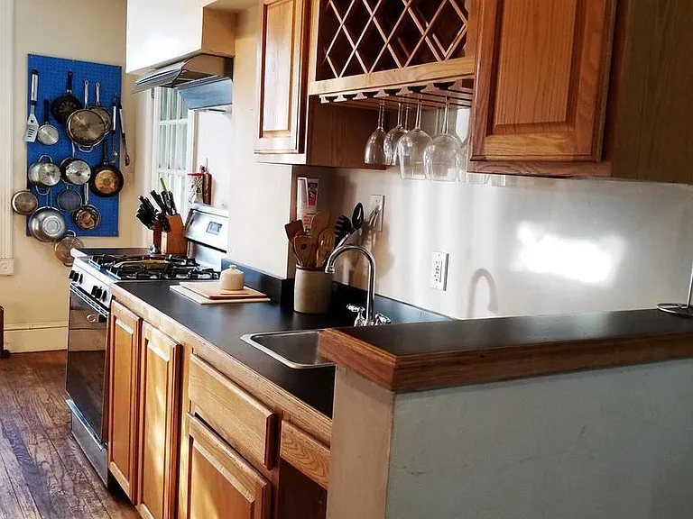 1377 F St NE — Photo 4