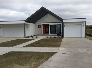 3104 8th St NW, Minot, ND 58703