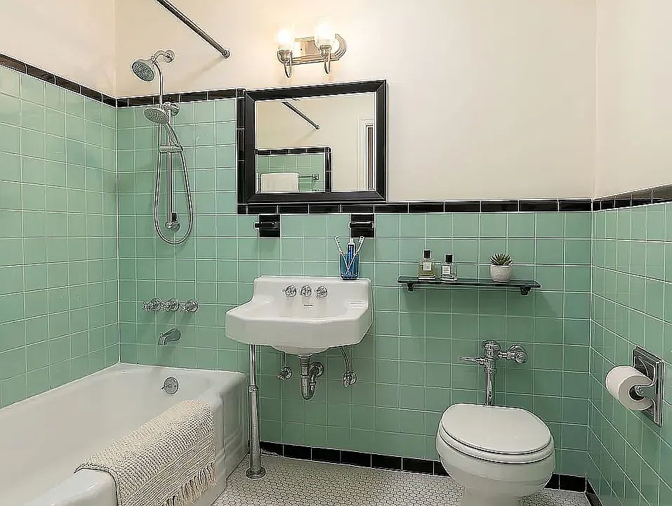 2nd image of 815 Gravesend Neck Rd APT 6E