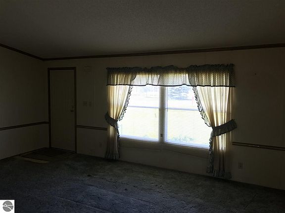 5th image of 5483 S Brentwood St