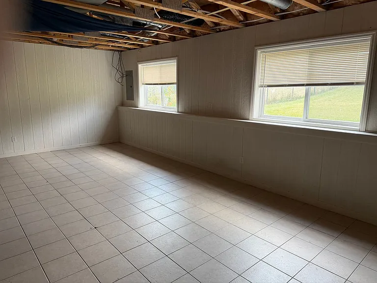 411 Meadow Ln — Photo 17