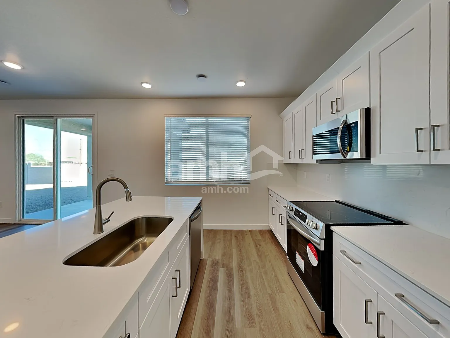 3 bed, 2.5 bath, 1978 sqft, $2,315 — Photo 4