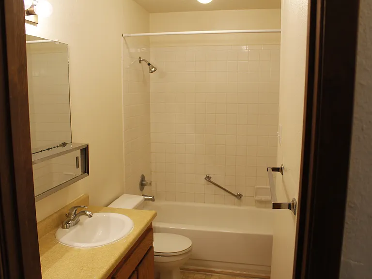 1855 Girard Blvd NE — Photo 64