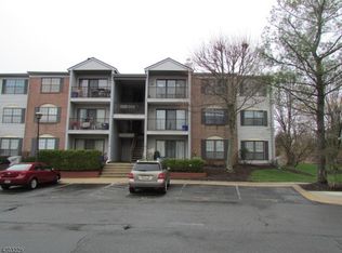 87 Fisher Dr, Franklin Park, NJ 08823
