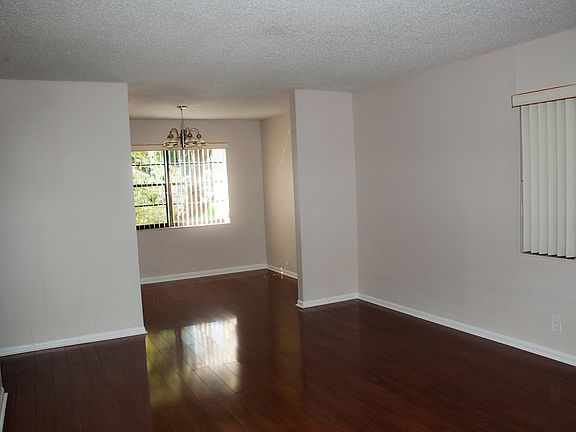 4th image of 500 NE 2nd St APT 101