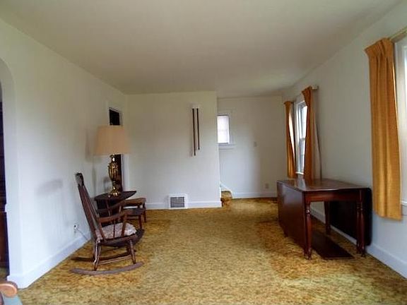 3rd image of 2801 Watson Blvd