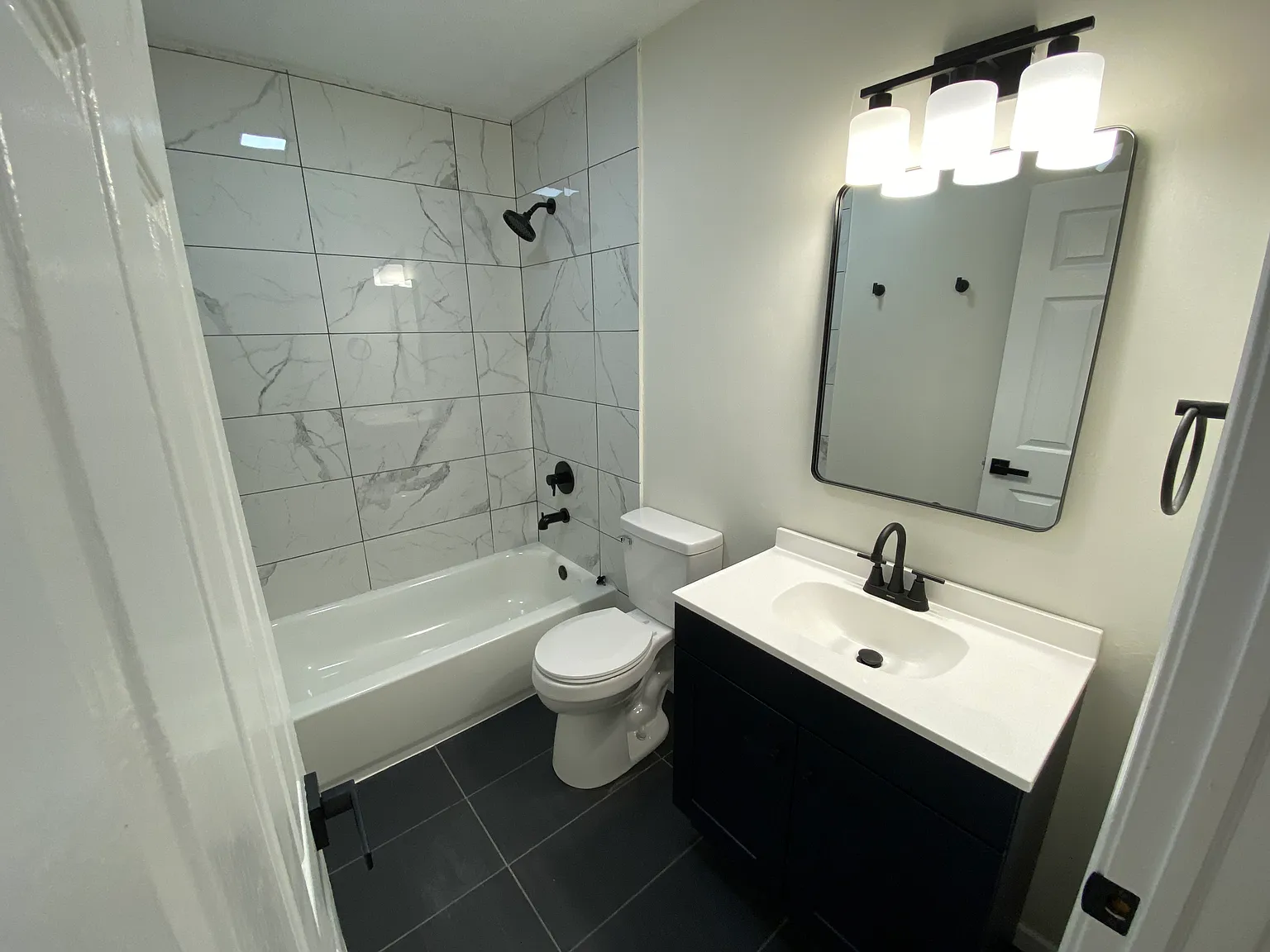 3 bed, 1.5 bath, $1,900 — Photo 2