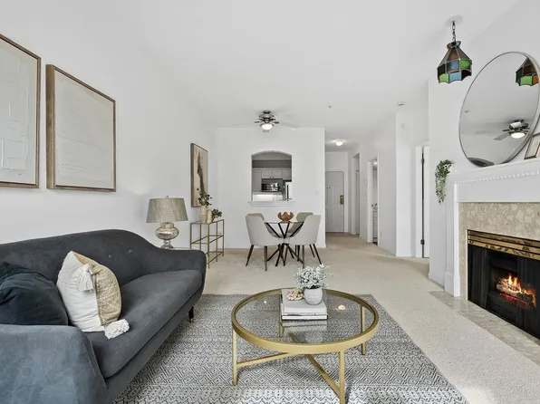 360 E 36th Ave #409, Vancouver, BC V5W 4B9