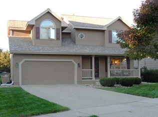 4871 Meadow Valley Dr, West Des Moines, IA 50265