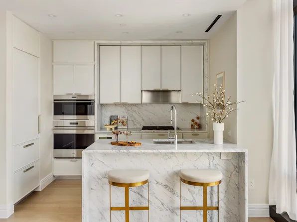 430 East 58th Street 25B image 3 of 22
