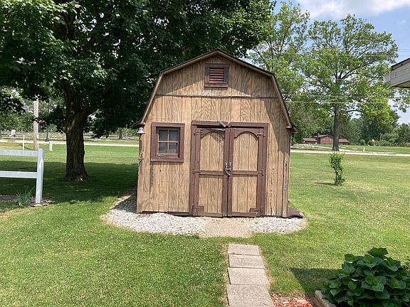 5th image of 907 Maple Dr