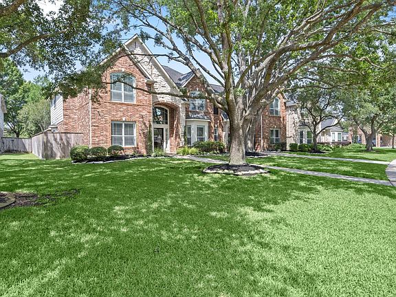 5th image of 10103 Earlington Manor Dr