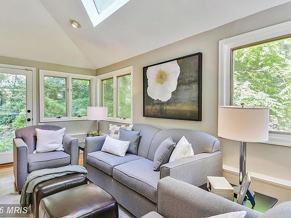 3rd image of 4400 Vacation Ln