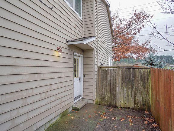 4th image of 7818 NE 24th Ct