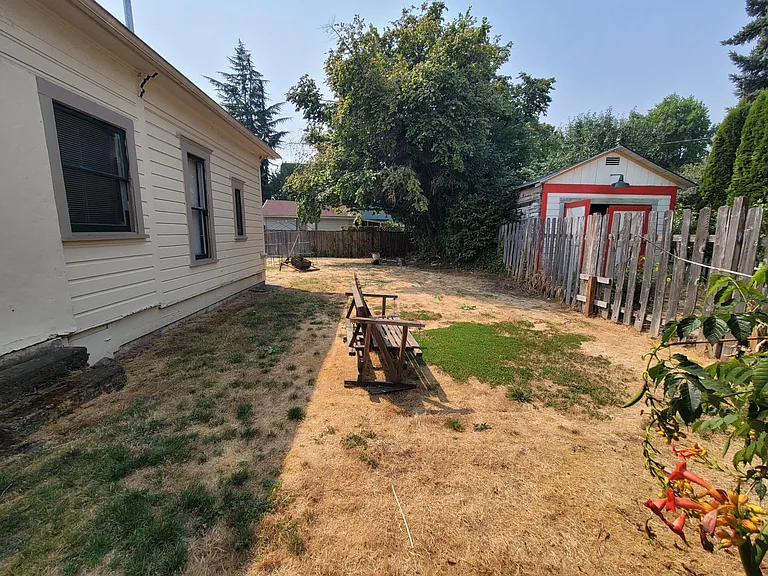 632 Walnut St SW — Photo 12