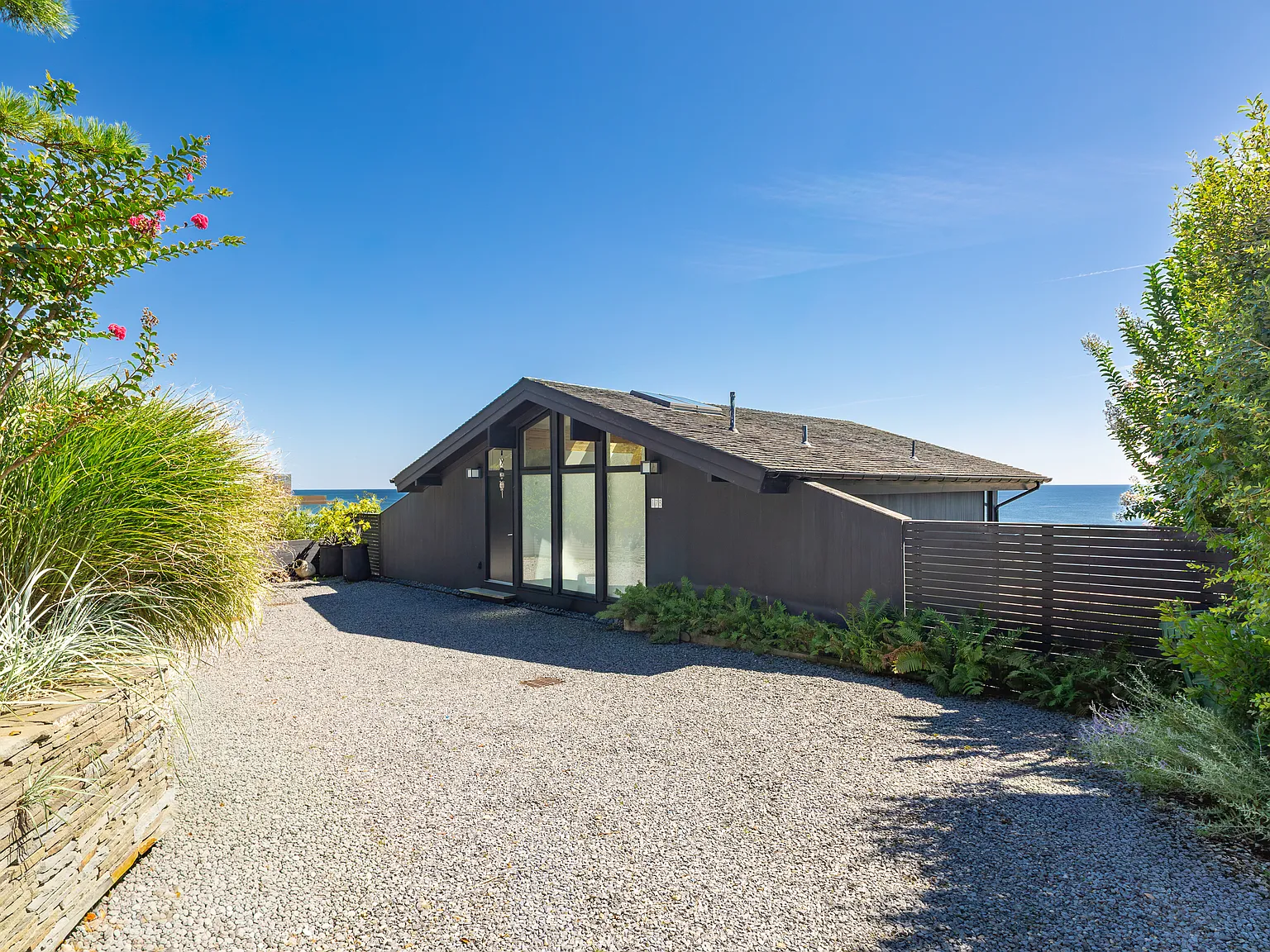 Where Montauk Dreams Come True - Oceanfront in Hither Hills — Photo 3