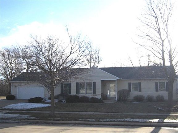 2nd image of 810 Willow Dr
