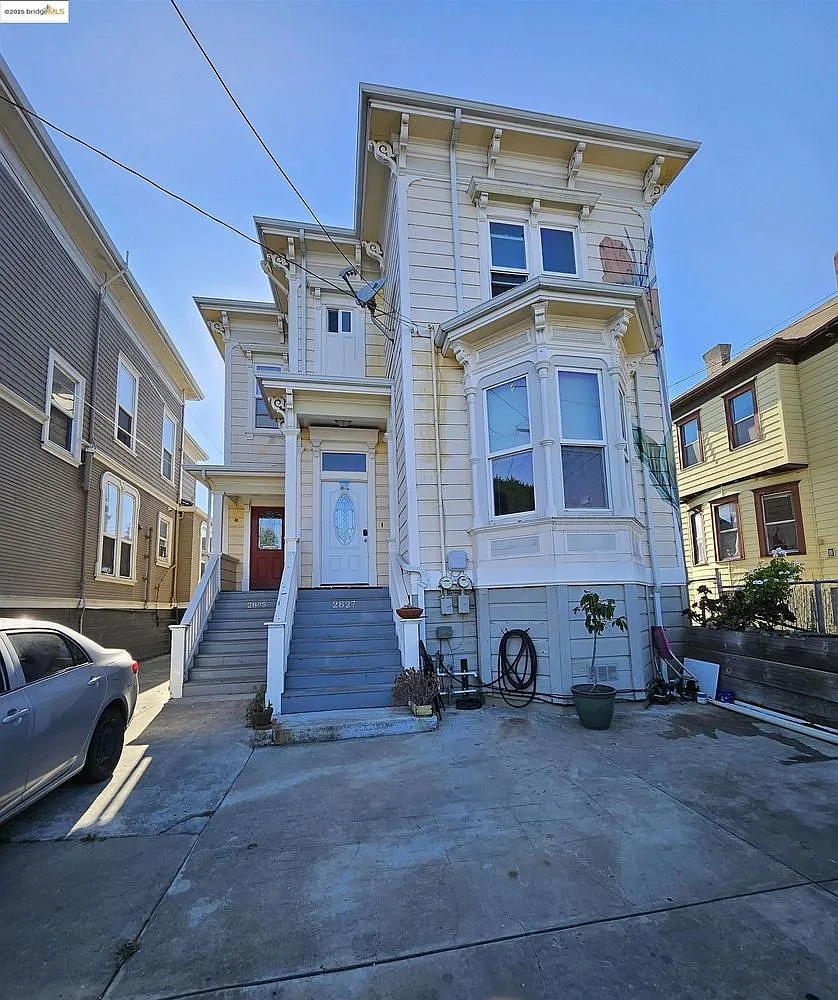 Building Photo - 2825 Market St #2823