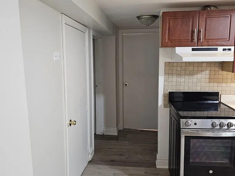 672 Jane St #LOWER LEVEL — Photo 10