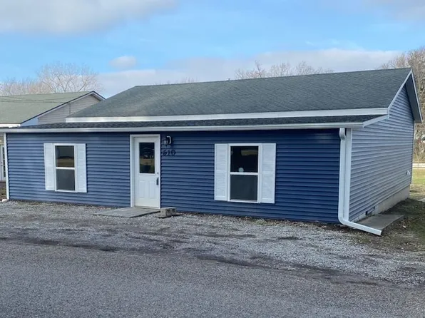610 E Livingston St, Monticello, IL 61856