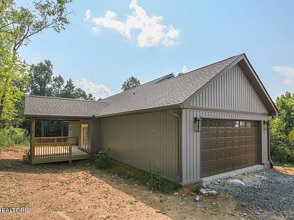 5th image of 844 Pinebrooke Dr