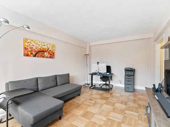 3103 Fairfield Avenue image 2 of 12