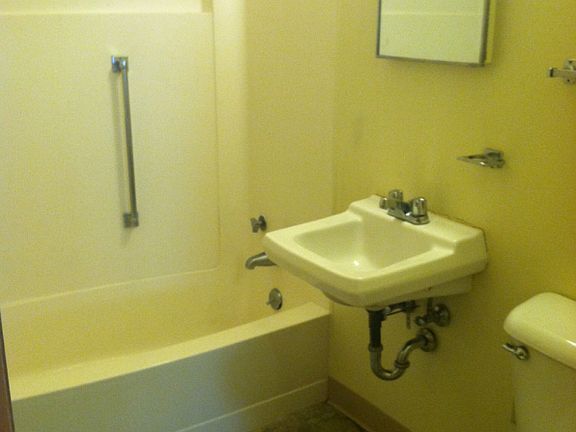 3rd image of 411 S 26th St APT 4