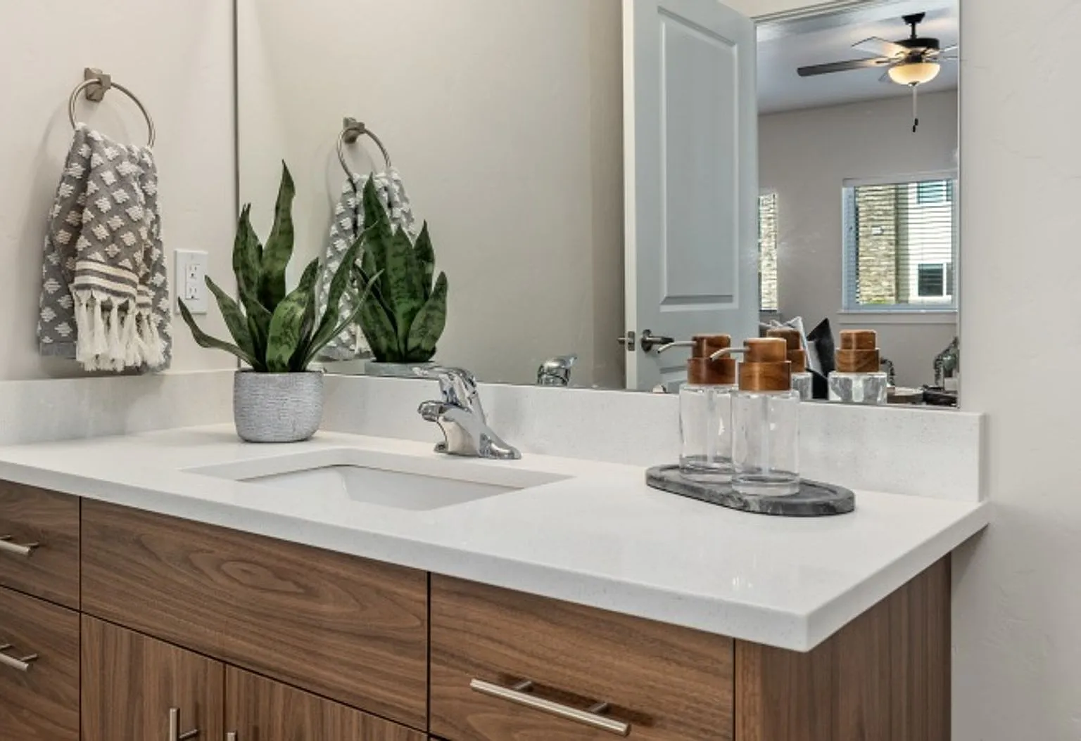 The Colton — Photo 3