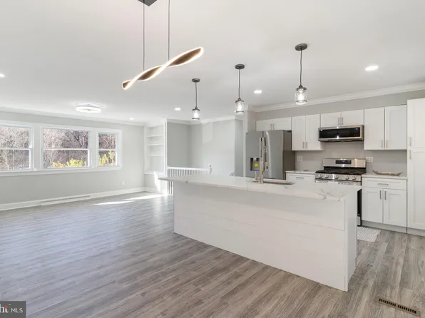 19 Cree Dr, Oxon Hill, MD 20745