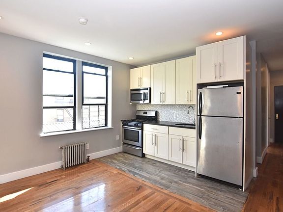 2nd image of 225 W 146th St #B21