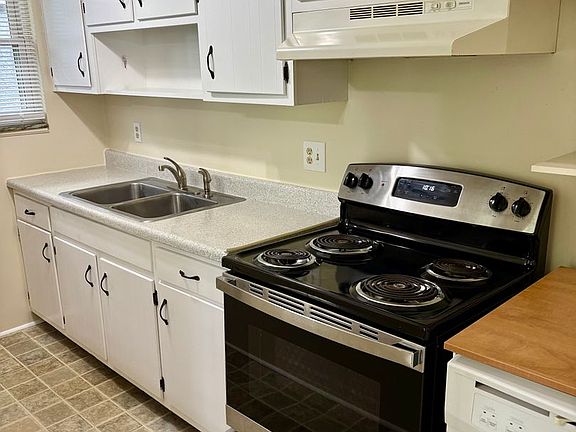 4th image of 1501 Cowling Ave