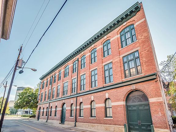 2nd image of 215 N Court St #2c1341317