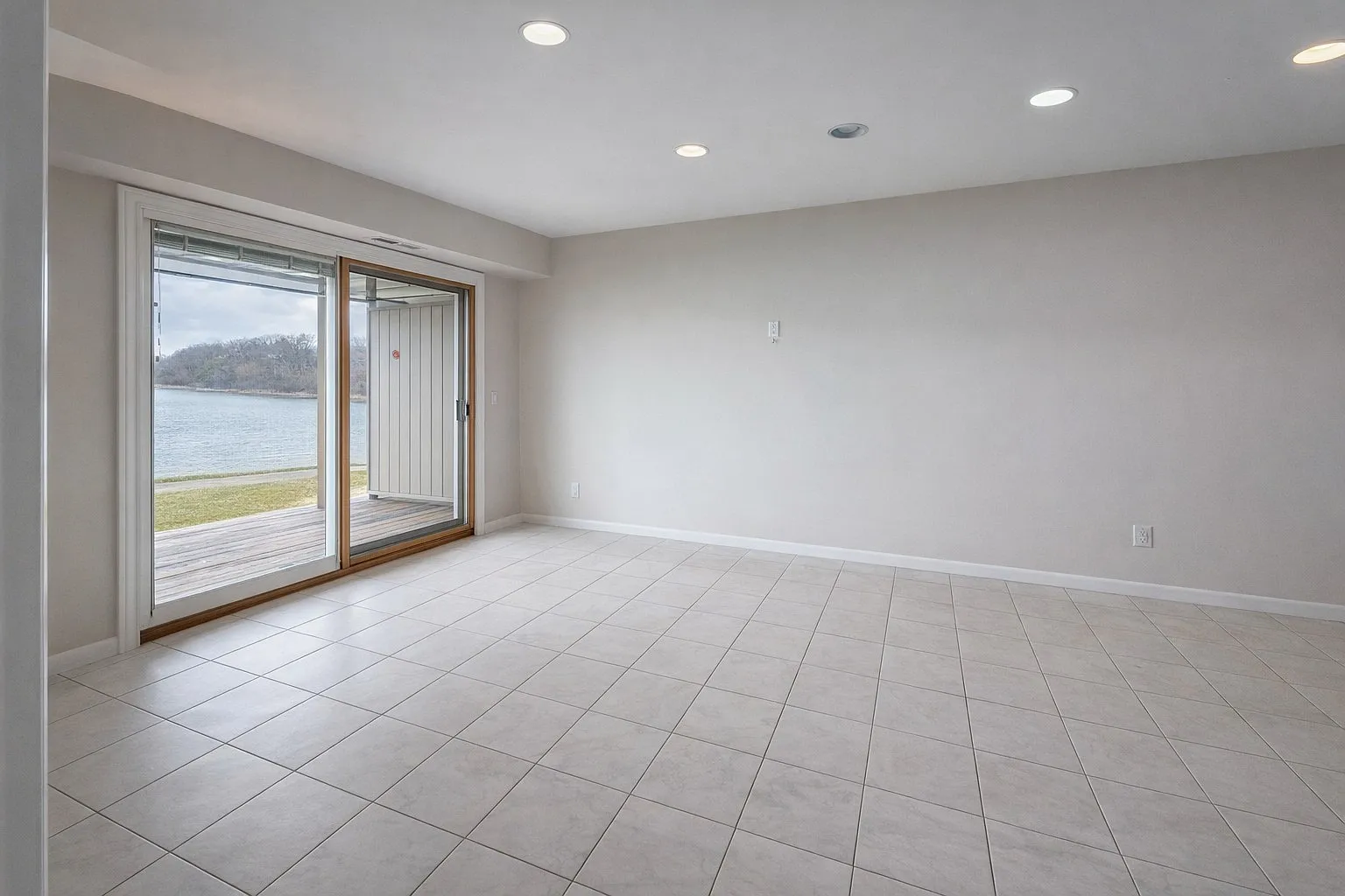2 bed, 1219 sqft, $2,050 — Photo 4
