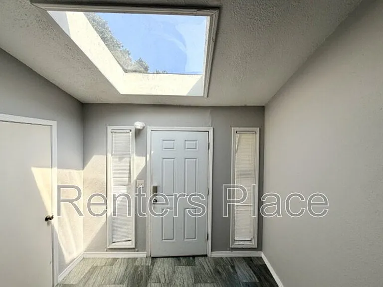 1436 E 38th St #B — Photo 2