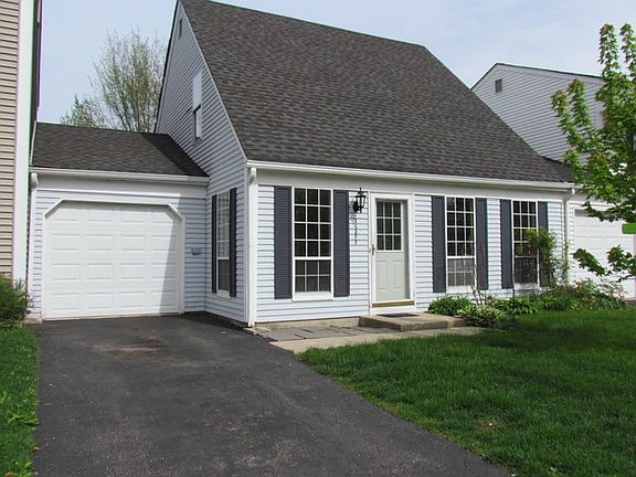 2nd image of 3S277 Blackthorn Ln