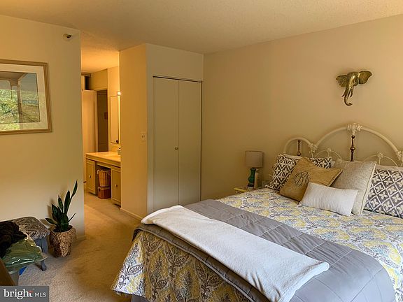 2nd image of 1600 N Oak St APT 417