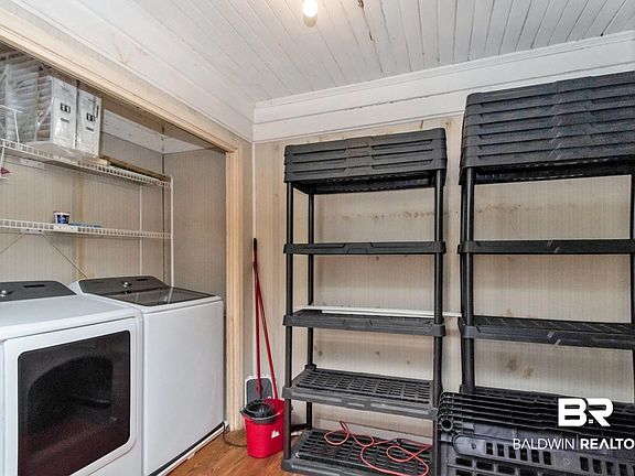 4th image of 212 Morgan Ave