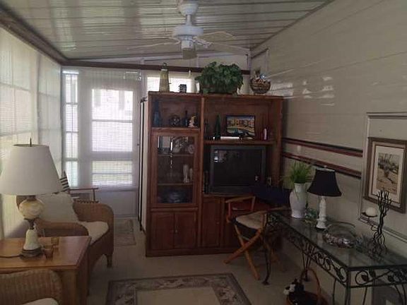 3rd image of 1332 Nettles Blvd