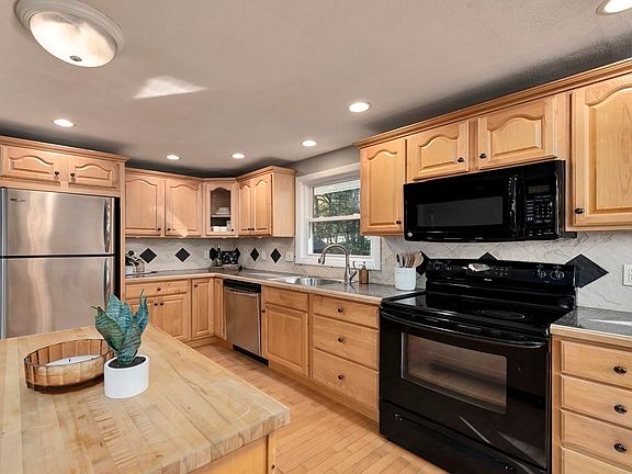 2nd image of 19 Willowbrae Dr