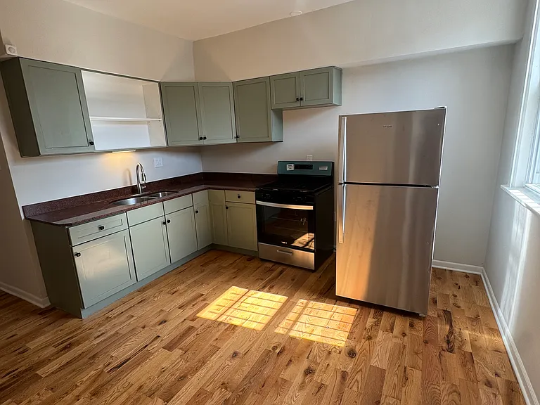 11250 S Vernon Ave #2 — Photo 3
